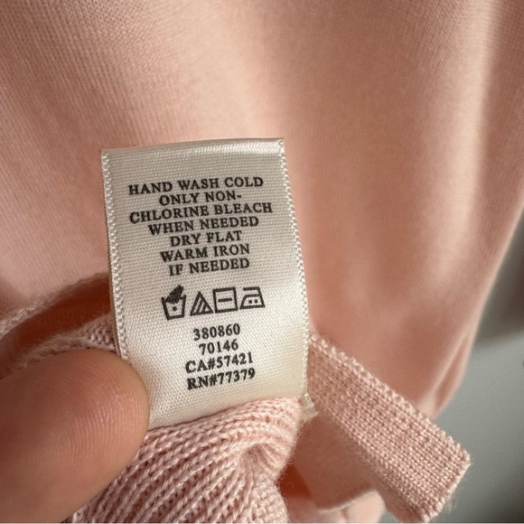 Ann Taylor Merino Wool Blend Lightweight Sweater Sz S Baby Pink V-Neck Preppy - Picture 11 of 12